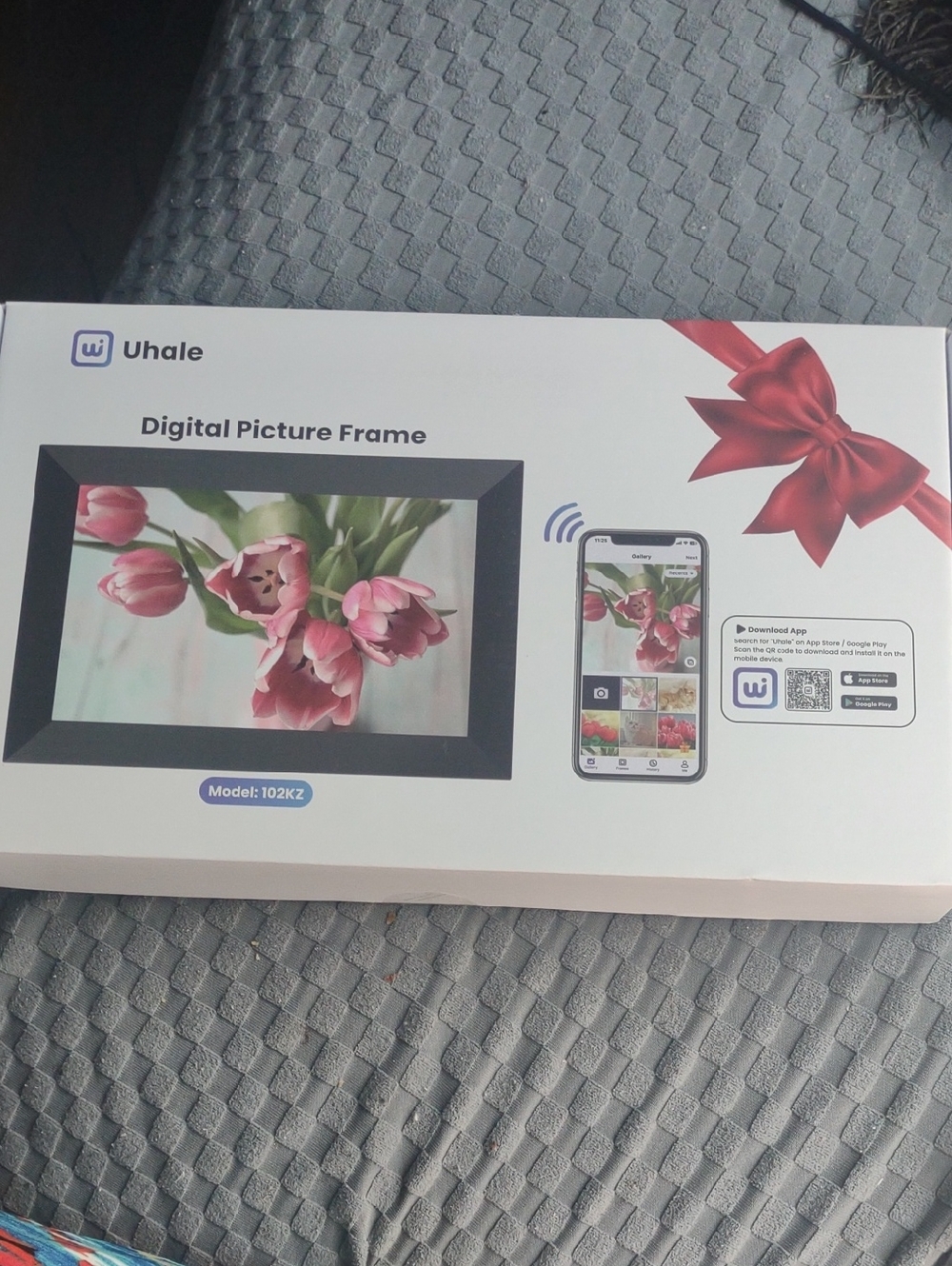 Uhale Digital Picture Frame in Black & White Packaging